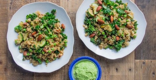 Киноа с зеленым горошком