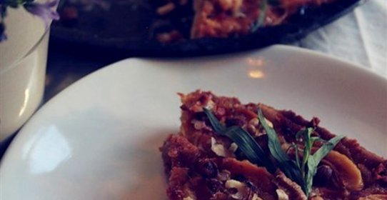 Абрикосовый тарт с медом и орехами