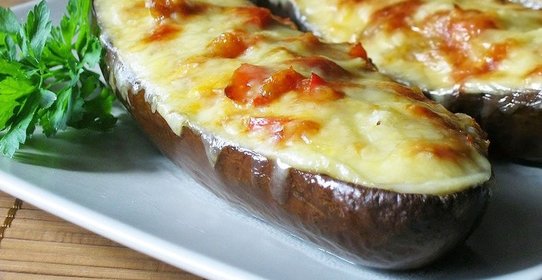 Лодочки из баклажанов с курицей