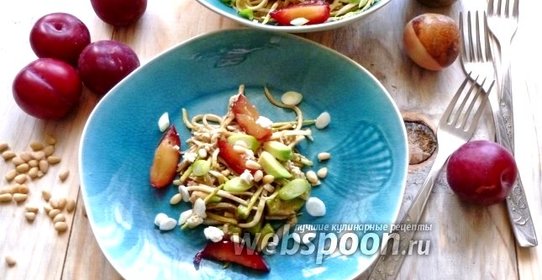 Салат из кабачка с авокадо и сливами