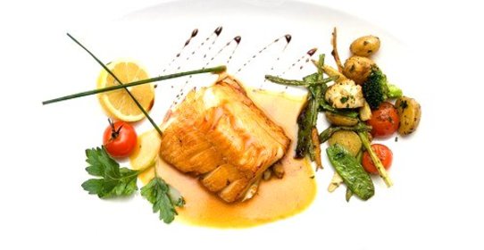 Золотистое филе палтуса в цитрусовой глазури с мисо