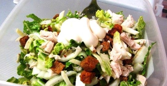 Салат из пекинской капусты с курицей и сыром