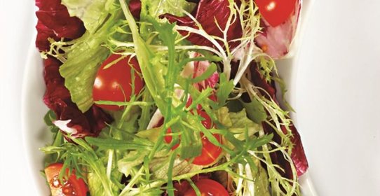 Салат-микс с помидорами черри