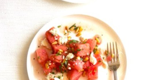 Салат из арбуза с брынзой