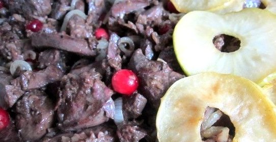 Печень с яблоками в духовке