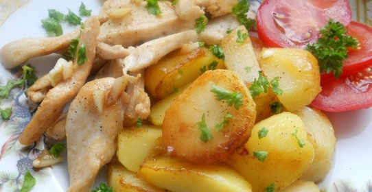 Картофель с куриным филе и соевым соусом