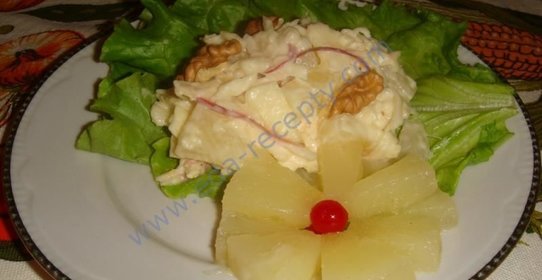 Салат с ананасами, яблоком и сельдереем