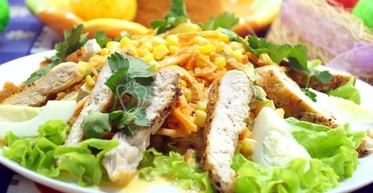 Салат с жареной куриной грудкой «Жасмин»