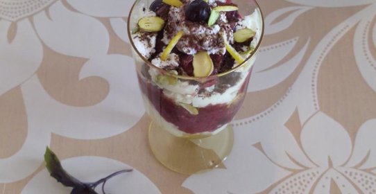 Смородиново-рисовый пудинг с шоколадом и рикоттой