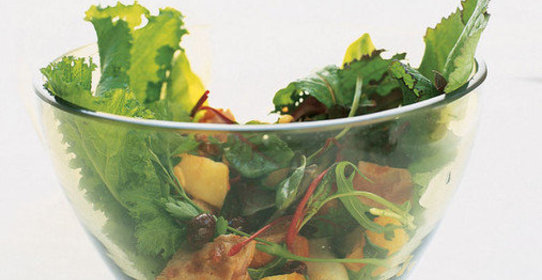 Салат из тунца, оливок и молодого картофеля