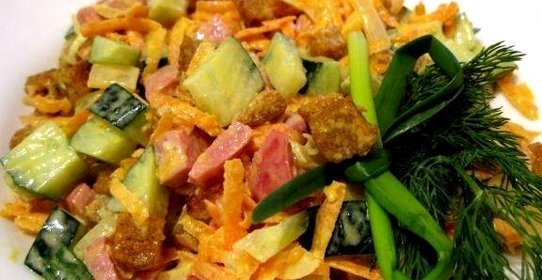 Салат Обжорка с колбасой