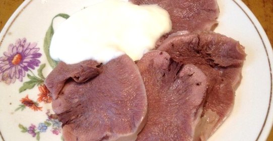 Говяжий отварной язык с хреном