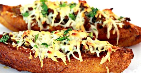 Лодочки из бананов с мясной начинкой