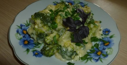 Брокколи в сырном соусе