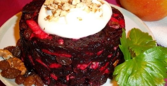 Свекла с изюмом и грецким орехом
