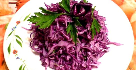 Капустный салат с чесноком и сметаной