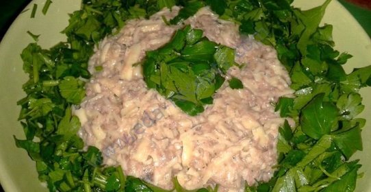 Рыбный салат из консервированной сайры