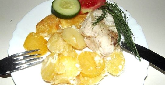 Запеченная курочка с картофелем под майонезно-сырной корочкой