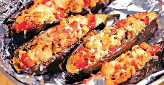 Баклажаны, фаршированные горбушей