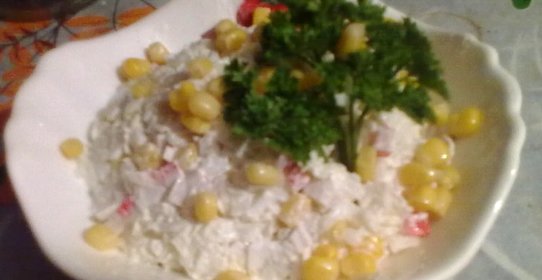 Крабовый салат с кукурузой и пекинской капустой