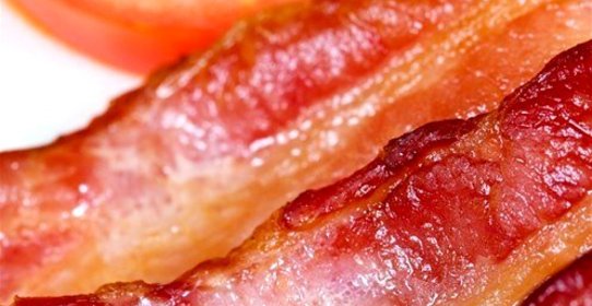 Ветчина жареная, с помидорами