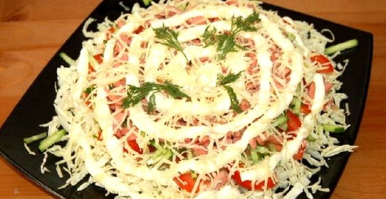 Салат из пекинской капусты и колбасы