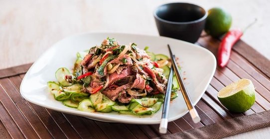 Тайский салат с говядиной