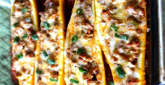 Кабачки с индейкой под грибным соусом