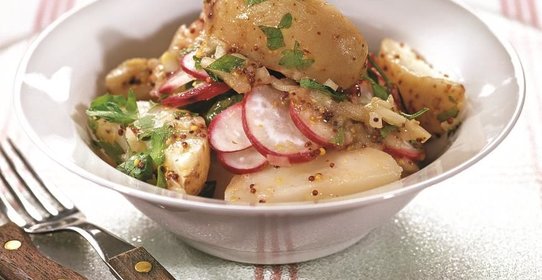 Салат из молодого картофеля