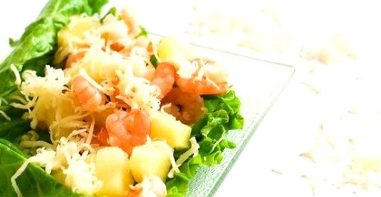 Креветки с ананасом и сыром