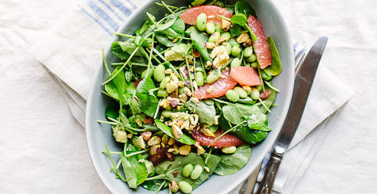 Салат с грейпфрутом, авокадо и эдамаме