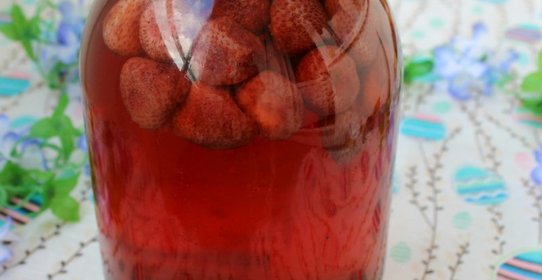 Компот из клубники на зиму