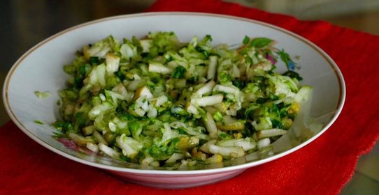 Летний экспромт (летний салат с грушей)