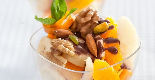 Фрукты с шоколадным соусом