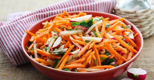 Салат из редиски и моркови