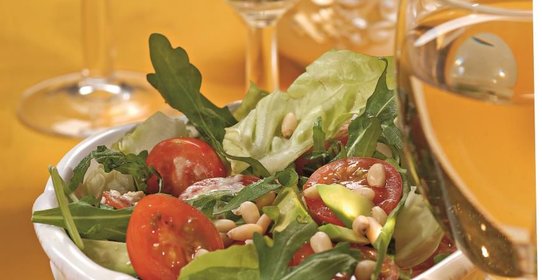 Салат из авокадо и руколы