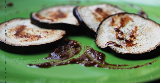 Запеченные баклажаны с соусом МОХО