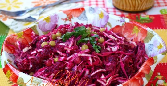 Овощной салат с говядиной и горошком