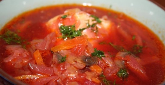 Борщ с шампиньонами на куриных окорочках