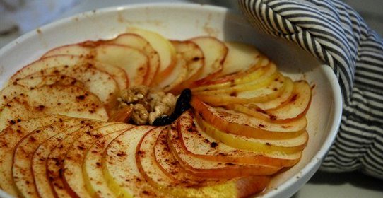 Запеченные яблоки с корицей