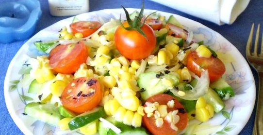 Салат с кукурузой и помидорами Черри
