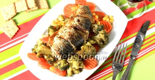 Скумбрия с овощами на пару в мультиварке