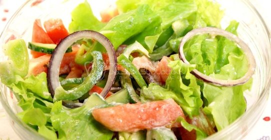 Салат «Овощной» с заправкой из уксуса и майонеза