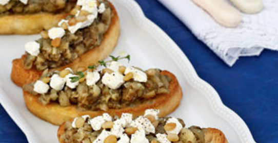 Брускетта с баклажанами и фетой