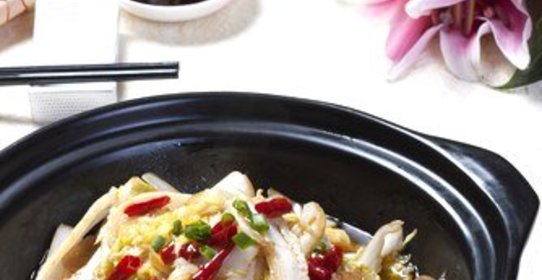 Салат из пекинской капусты с чили и кинзой