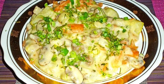 Кабачки с грибами в сметане