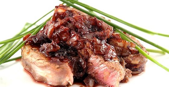 Говяжья вырезка с соусом из Мерло и шалота