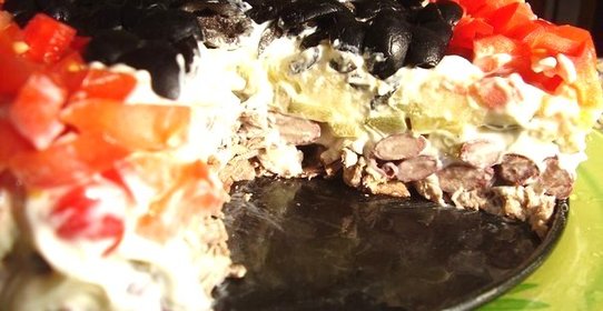 Салат с говядиной и красной фасолью