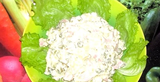 Салат с колбасой и яйцами