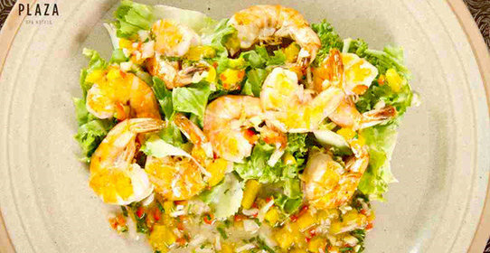 Салат с манго и креветками